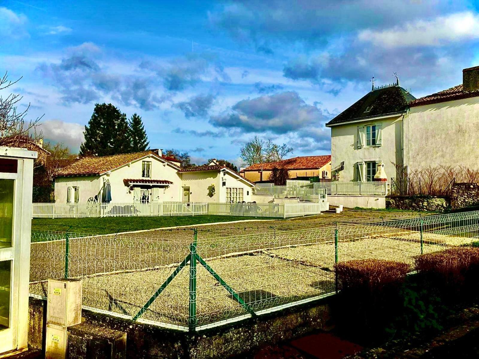 Gite Des Roses Oradour-Fanais Kültér fotó